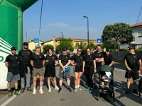 01_ Gruppo di dipendenti Syncro all’arrivo della Marcia dell’asparago 2025