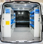 01_Allestimento Ford Custom l1 h1 per idraulico, due pareti arredate (1)