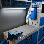 01_Area officina di un furgone allestito da Syncro System con portafascette 