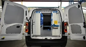 01_Citroen Berlingo con allestimento sui due lati con mobili Syncro Ultra
