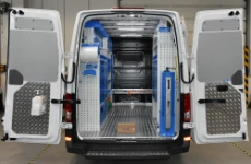 01_Crafter con coperture in alluminio mandorlato e acciaio per piattaforme aeree 