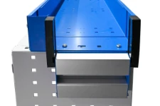 01_Nuovo sportello per grondaia per oggetti allungati Syncro - aperto