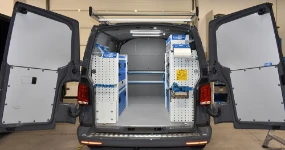 01_Volkswagen Transporter L1H1 per elettricista con soluzione Syncro per una vera efficienza operativa