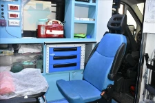 02_Cassettiera Syncro System a servizio dei sanitari all’interno di un’ambulanza