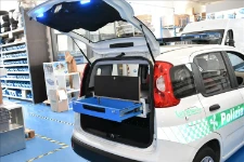 02_Cassetto con kit scrittoio Syncro su Panda per polizia locale