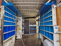 02_Interno del furgone incidentato con arredi Syncro resistenti 