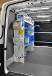 02_Parete sinistra Crafter con ripiani, cassettini trasparenti e accessori vari per furgoni