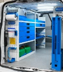 02_Parete sinistra Custom con cassetti, ripiani, fermavaligie, portataniche 