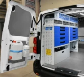 02_Parete sinistra Movano con cassetti metallici e trasparenti per macchine agricole