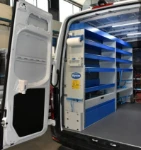 02_Scaffalature e sistemi di bloccaggio su Sprinter per posa pavimenti
