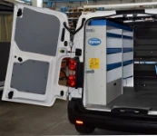 03_Cassetti in plastica a bordo di Expert per termoidraulica