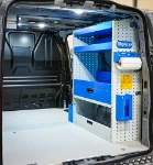 03_Parete destra di Custom con ripiani aperti e chiusi (1)