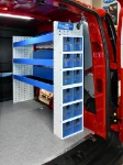 03_Parete destra di Kangoo con ripiani e cassettini basculanti 
