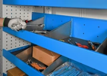 03_Ripiano alto con antina 
