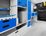 04_Frigorifero, ripiani di scaffalatura, sistemi di bloccaggio Syncro su MAN TGE