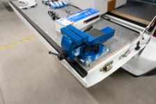 04_Morsa metallica su ribaltina rivestita di pick up Isuzu Dmax 