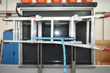 04_Portascala su cartello segnalatore di lavori lungo strada su camion allestito da Syncro