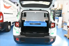 05_Cassetto con banco di lavoro con bordini di contenimento su Jeep 