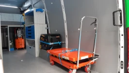 05_Lato destro Daily Iveco con attrezzature guardia forestale generatore, carrello sollevatore