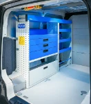 05_Parete sinistra KIA PV5 2026 con cassetti, ripiani, grondaia apicale Syncro 