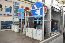 05_Portapunte e struttura metallica per supporto materiali in esterna su camion