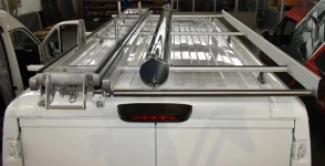 07_Attrezzatura per idraulico su Ducato: portascala e portatubo
