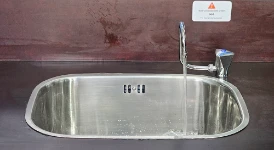 11_Lavello con rubinetto e scarico sottostante