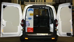 Allestimento Ford Courier con scaffale e portapacchi