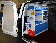 Allestimento Ford Courier con scaffale lato sinistro
