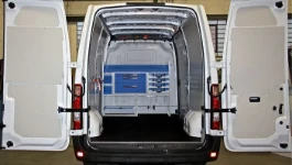 Allestimento Interstar sul fondo del vano di carico