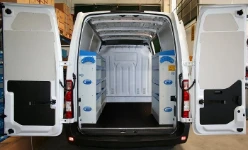 Allestimento Movano con scaffali