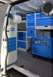 Allestimento Sprinter con generatore compressore visto dalla porta laterale
