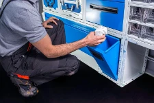 Allestimento Syncro con pattumiera estraibile