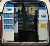 Anche con gli scaffali montati, tanto spazio per caricare