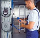 Avvolgicavo e avvolgitubo per furgoni