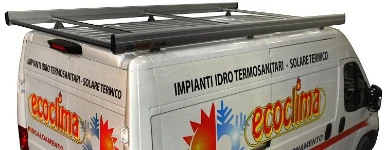 Bagagliera montata su furgone allestito per impianti solare termico