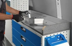 Banco in legno con copertura super resistente in acciaio inox