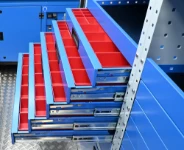 Cinque cassetti completi di vaschette in plastica