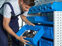 Contenitori Euronorm su scaffalatura Ultra