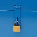 Dettaglio cerniera con lucchetto