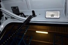 Dettaglio presa su veicolo commerciale per arredamenti commercio piccola media grande distribuzione