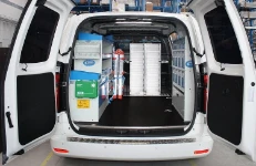 H1 della Hyundai con scaffali e cassetti