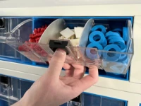 Il cassetto trasparente permette di riporre molti materiali diversi