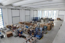 Interno nuova sede Francom Spa. Vista dal soppalco dell'ala ovest.