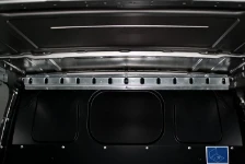 La rotaia per le stanghe sulla paratia del Vito