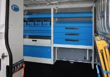 La scaffalatura del lato sinistro del Jumper