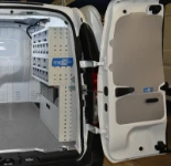 Lato destro allestimento Dokker con cassetti trasparenti