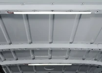 Luci LED fissate sotto il tetto dello Sprinter