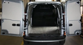 Mercedes Citan con pianale in alluminio e pannellature in lamiera