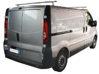 Nissan Primastar con barre portatutto sul tetto